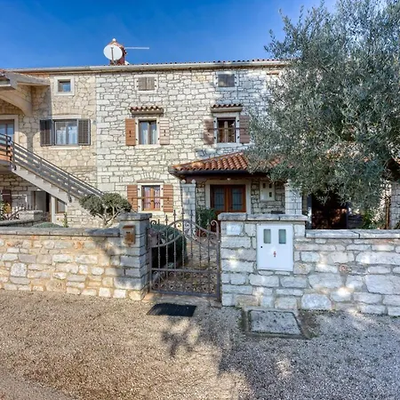 게스트하우스 Silvano Radosi Kadumi